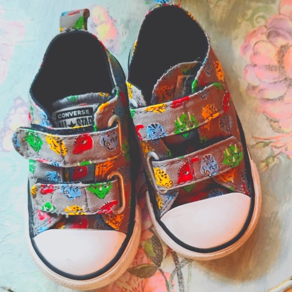 Converse toddler sneakers